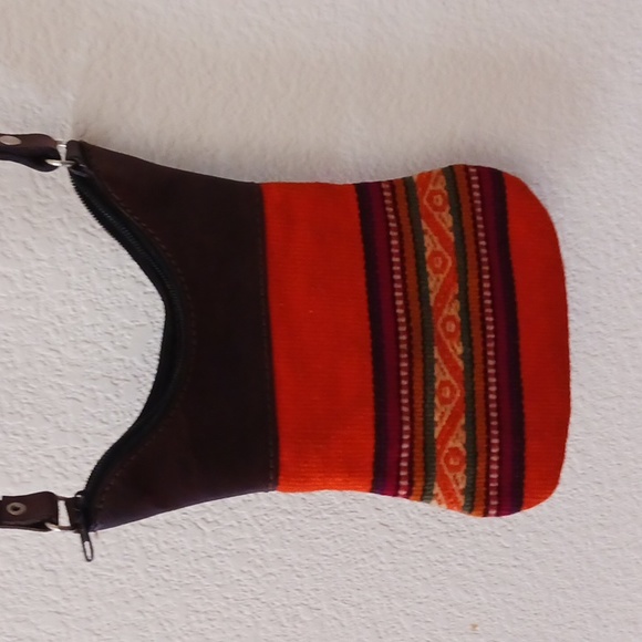 Shoulder bag cell phone holder handmade with genuine leather and Peruvian Textil - Picture 5 of 10